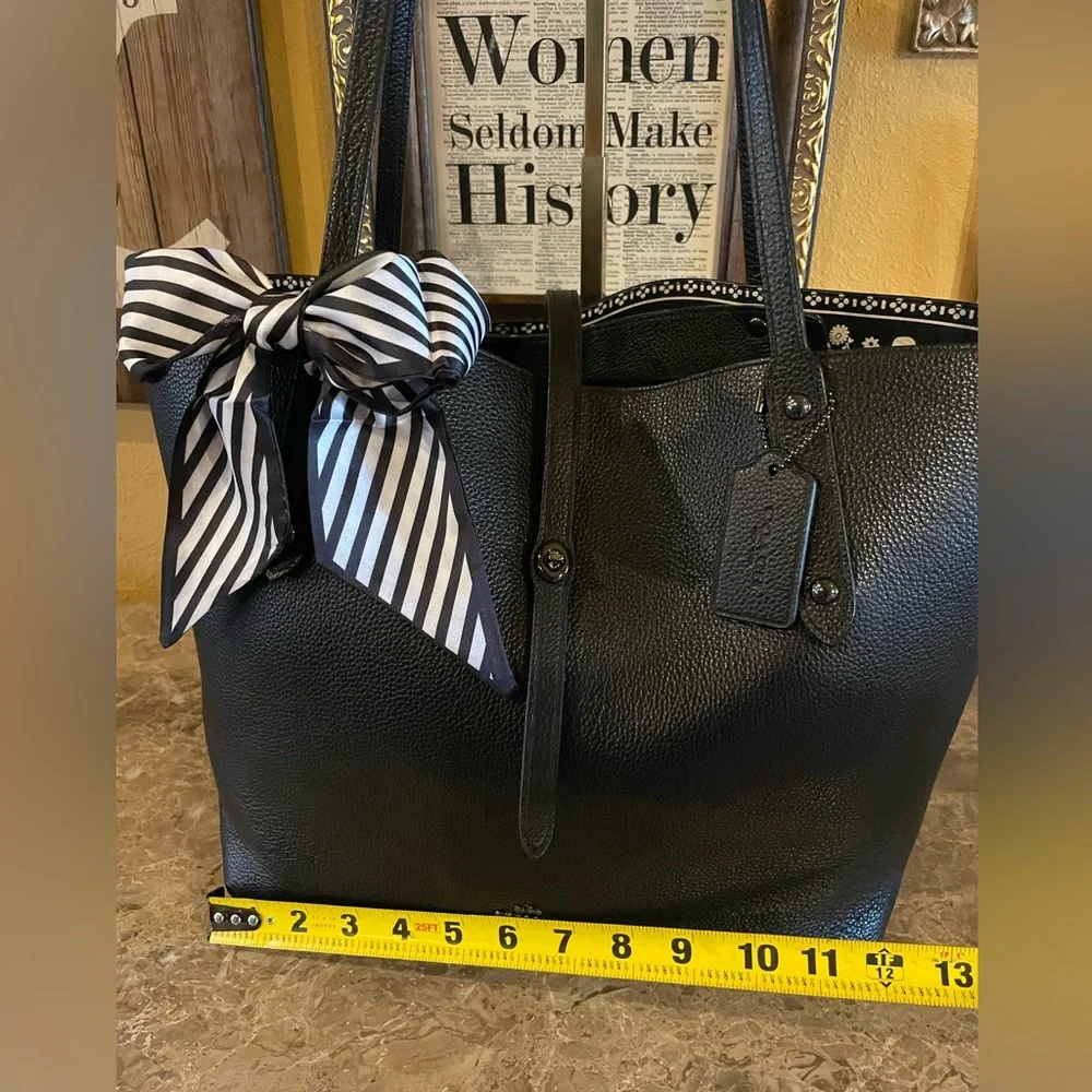 COACH Skull Bandana Print Market Leather Tote W/UNBRANDED Striped Scarf Accent - Picture 16 of 17